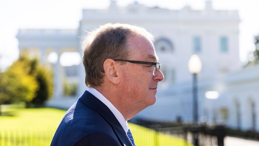 Kevin Hassett im August 2025 vor dem Weissen Haus.