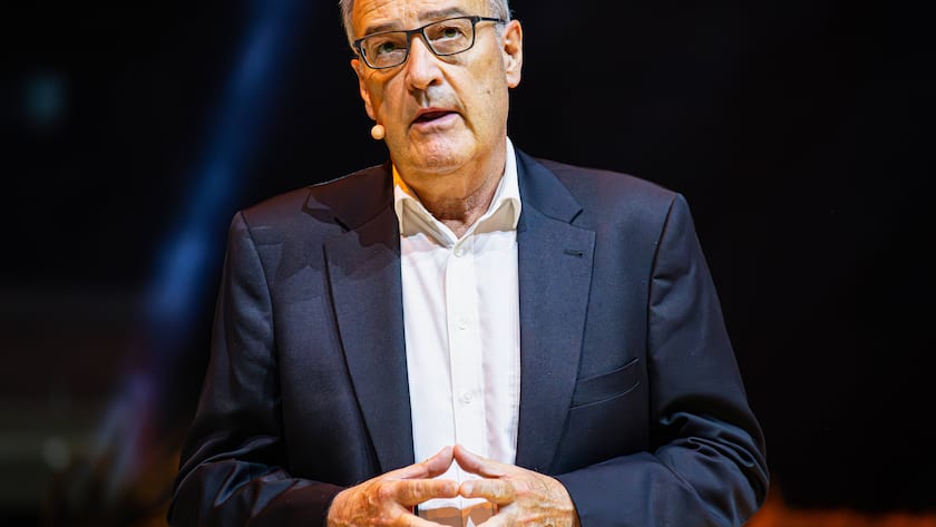 Guy Parmelin bei seinem Auftritt an der SVP-Wahlauftaktveranstaltung in der Swiss Life Arena in Zürich (2023).