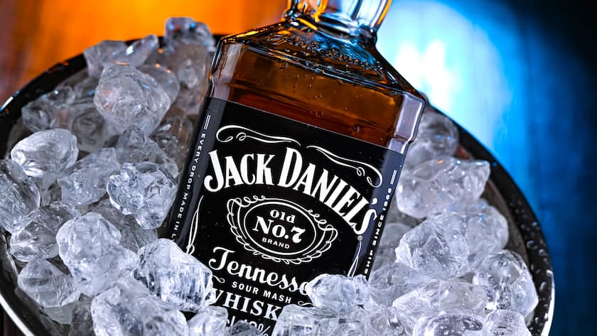 Eine Flasche «Jack Daniel's» - hergestellt von der Jack Daniel Distillery und seit 1956 im Besitz der Brown-Forman Corporation.