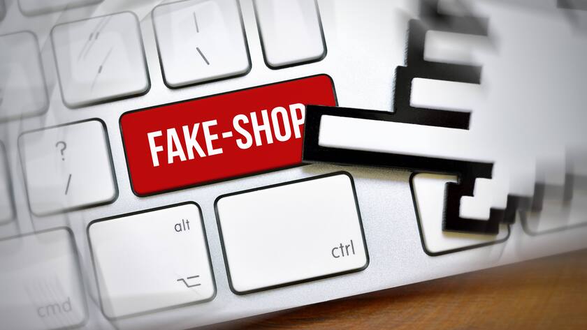 Fotomontage: Computertaste mit der Aufschrift Fake-Shop (2020).