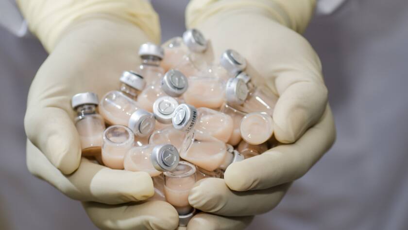 Medikamenten-Ampullen von Sanofi.