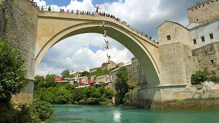 Die berühmte Brücke von Mostar in Bosnien-Herzegowina.