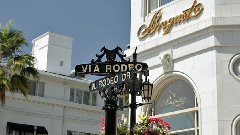 Schriftzug der Swatch-Luxusmarke Breguet am Rodeo Drive in Beverly Hills, Kalifornien.