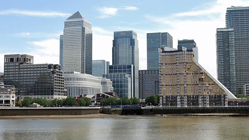 Blick auf Canary Wharf, dem Geschäftsviertel auf der Isle of Dogs, in London.