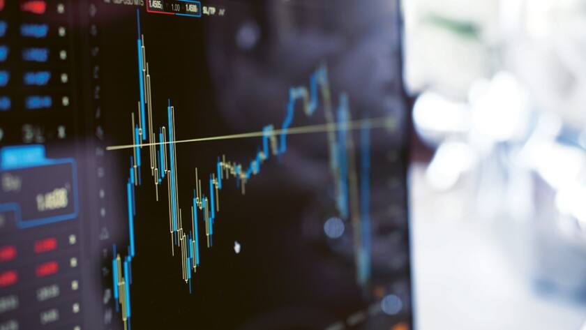 Die Börse im Blick: Kursverlauf auf dem Bildschirm.