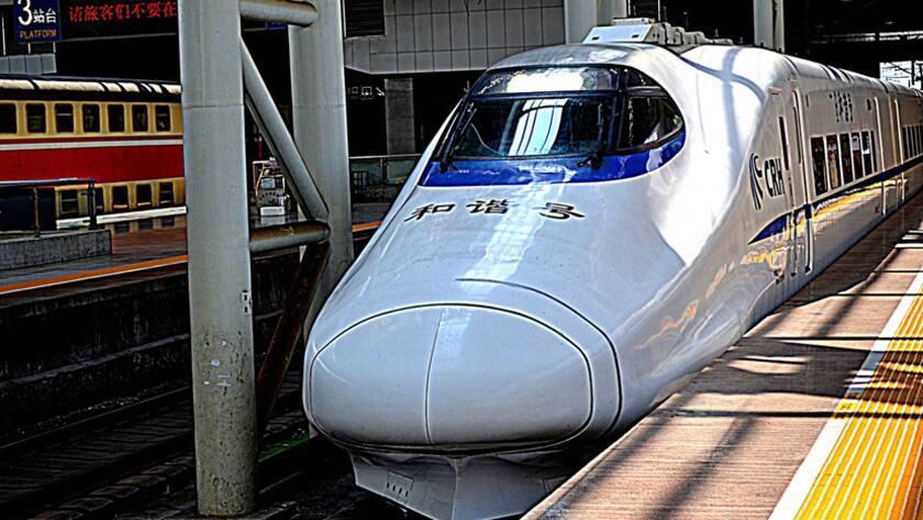 Ein Hochgeschwindigkeitszug der chinesischen Staatsbahn CNR.