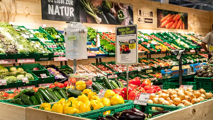 Blick in die Gemüseabteilung einer Coop-Filiale.