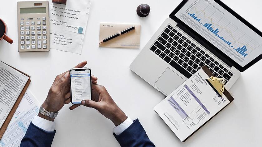 Trotz Digitalisierungswelle liegt auf vielen Schreibtischen immer noch viel Papier rum.