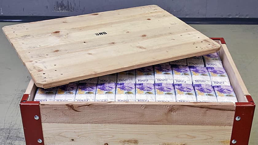 Die neue 1000er-Note in einer Palettenkiste.