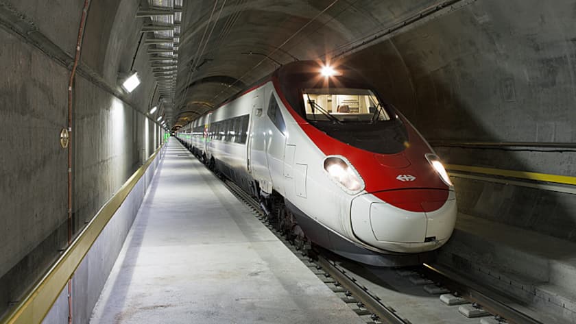 SBB-Neigezug ETR 610 im Gotthard-Basistunnel (April 2016)