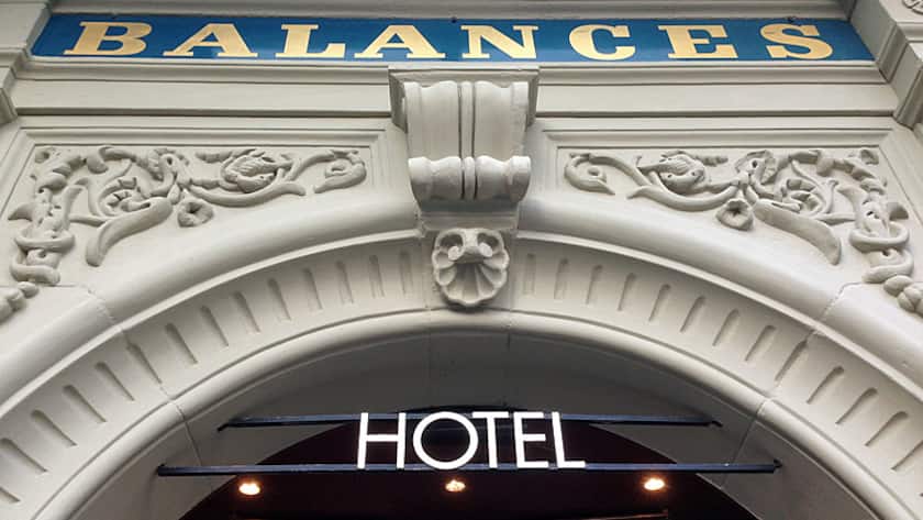 Eingang zum Hotel Des Balances in Luzern.