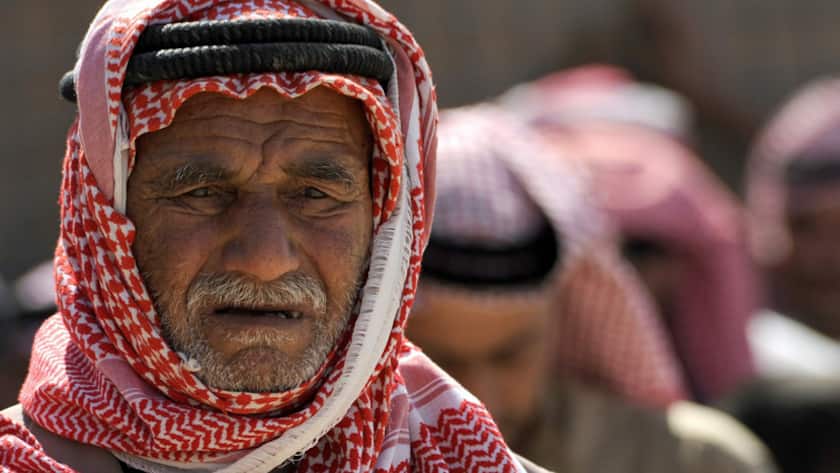 Iraker mit traditioneller rot-weisser Kopfbedeckung, der «Kufiyah».