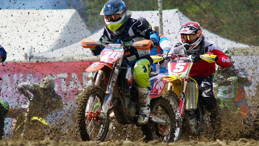 Motorräder von KTM sind beliebt im Motocross.