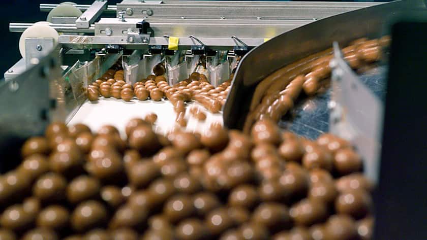 Produktion von Lindor-Kugeln bei Lindt&Sprüngli.