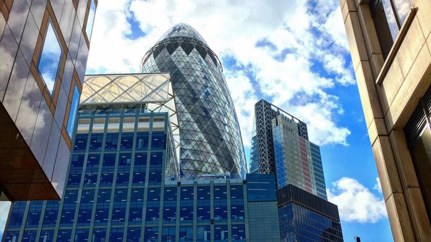 Bürotürme in der Londoner City mit dem «Gherkin» in der Mitte, erbaut von der Swiss Re.
