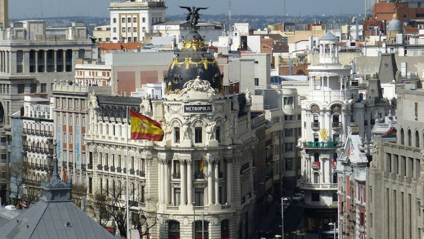 Das berühmte Madrider Geschäftshaus Edificio Metrópolis enthält auch Büros der Banco Santander.