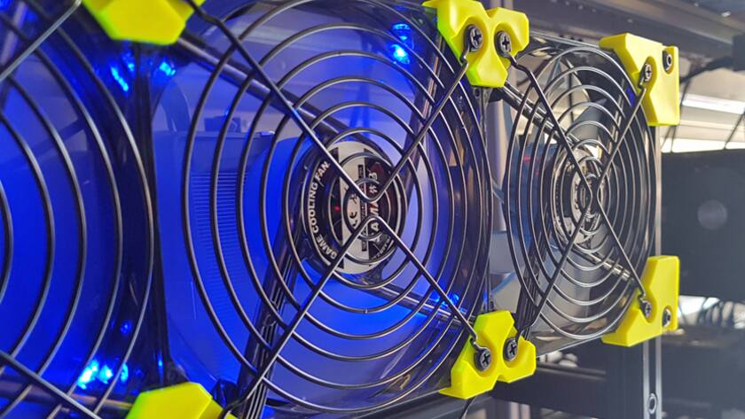 Mining-Geräte für Kryptowährungen der Firma Swiss Alps Mining.