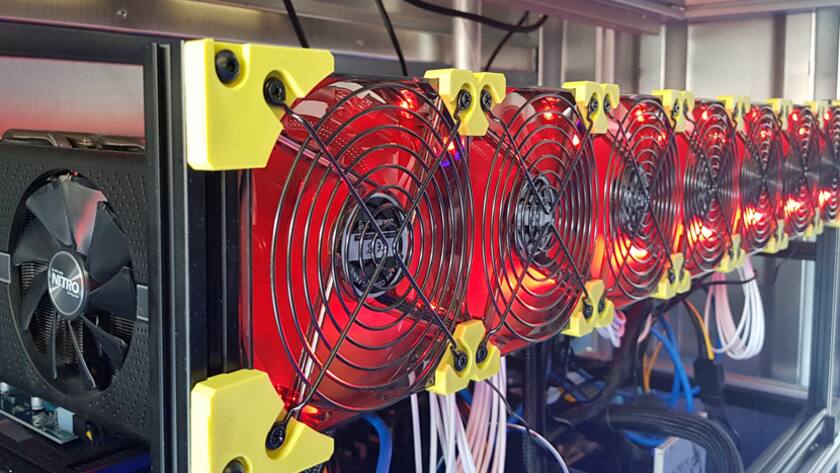 Mining-Geräte zum Schürfen von Kryptowährungen der Firma Swiss Alps Mining.