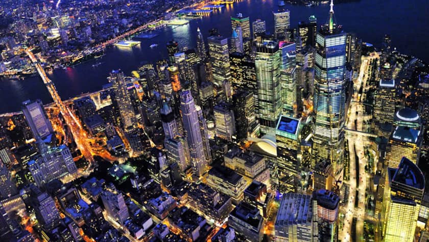 Die Südspitze von Manhattan mit dem Finanzdistrikt nach Sonnenuntergang.