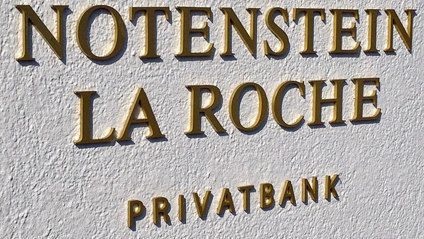 Das Logo der Privatbank Notenstein an der Filiale in Luzern.