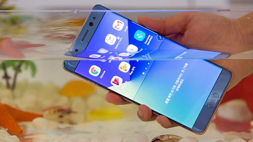 A Samsung Electronics Co. Galaxy Note 7 smartphone is submerged in water to demonstrate the water-resistant capability of the device during a media event in Seoul, South Korea, on Thursday, Aug. 11, 2016.