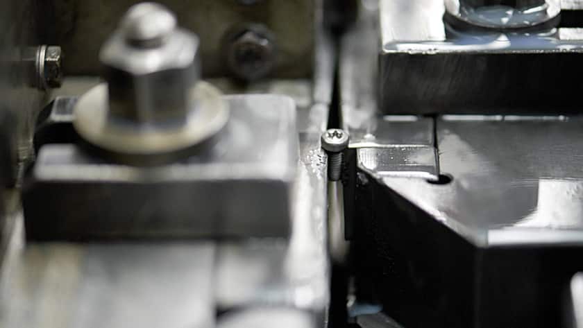 Produktion bei SFS (Hersteller von Präzisionsformteilen für die Automobil- und Elektronikindustrie).