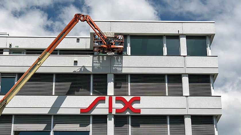 Gebäudereiniger beim Sitz der Schweizer Börse SIX in Zürich.