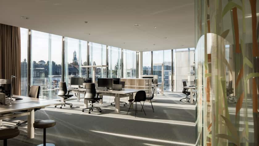 Die Arbeitsplätze im Bürogebäude «Swiss Re Next» sollen alle mit natürlichem Licht versorgt werden.