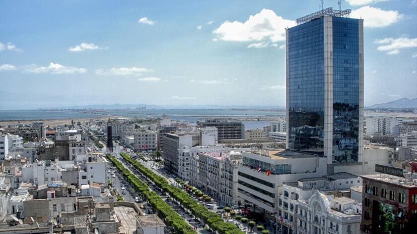 Die Prachtstrasse «Avenue Habib Bourguiba» im Zenturm von Tunis.