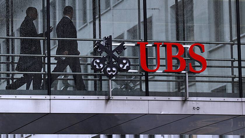 Passerelle zwischen zwei Bürogebäuden am UBS-Hauptsitz in Zürich (22.1.2018).