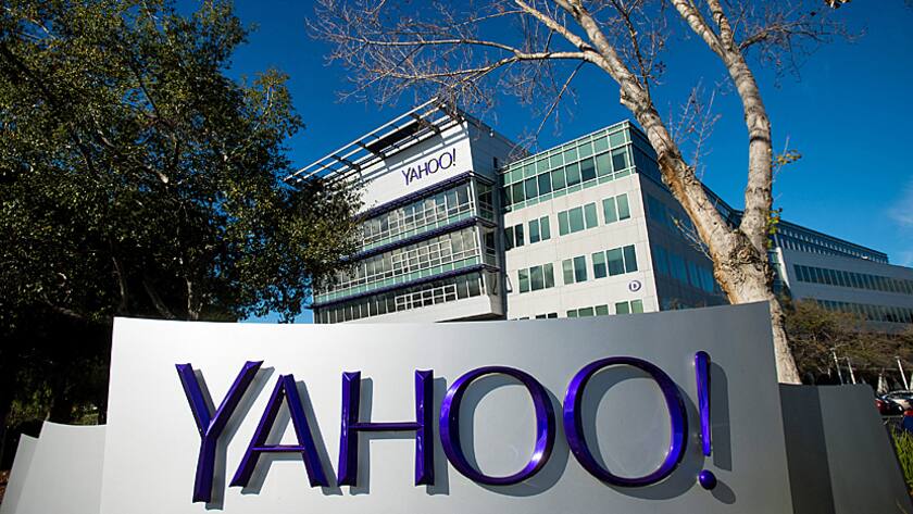 Firmenlogo vor dem Yahoo-Hauptsitz in Kalifornien, USA.