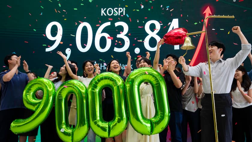 Der südkoreanische KOSPI-Index erreicht erstmals 9000 Punkte dank Kursgewinnen von Samsung und SK Hynix.