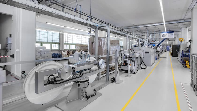 Blick in die Produktion von Huber + Suhner.