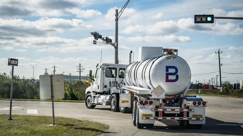 Ein Lastwagen für Chemikalien von Brenntag in Houston, Texas (USA).