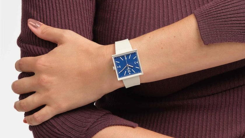 Die neue Uhr von Swatch mit dem Namen "WHAT IF...TARIFFS?".