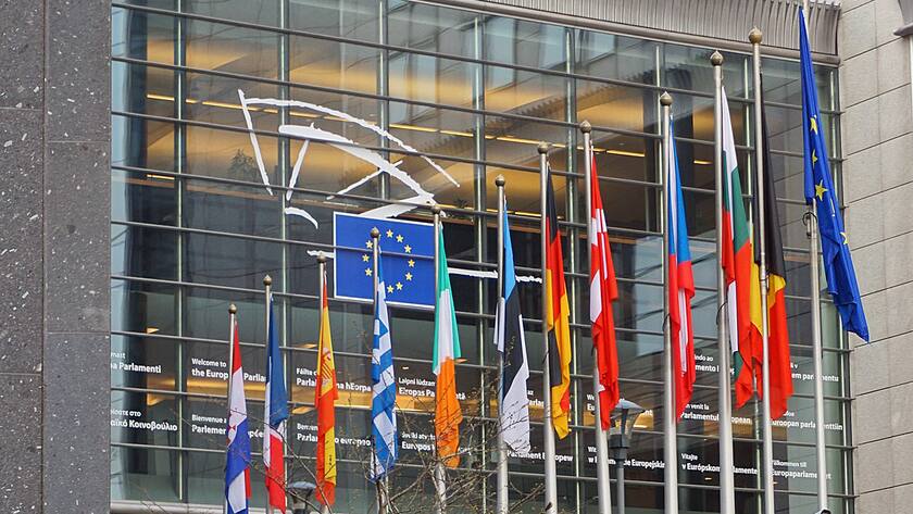 Flaggen europäischer Länder vor dem EU-Parlament in Brüssel.