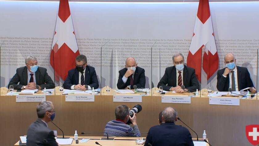 Bundes- und Regierungsräte am 13. Januar in Bern, erstmals vollständig mit Masken und mit Trennwänden zwischen den Referenten.