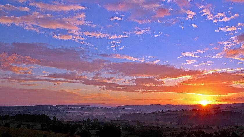 Morgenröte oder Silberstreifen am Horizont.