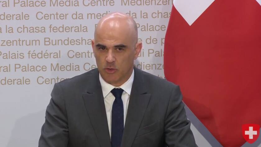 Innenminister Alain Berset für den Medien in Bern.