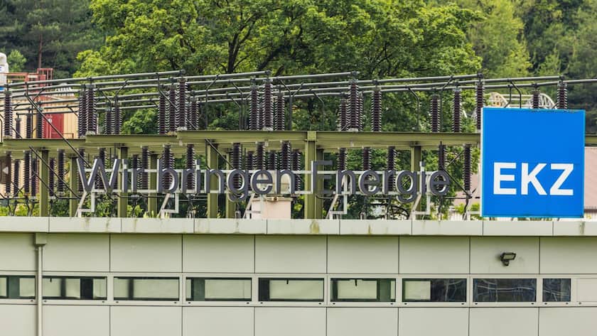 Das Unterwerk mit dem Logo und Betreiber des Elektrizitätswerk des Kantons Zürich (EKZ) in Bassersdorf.