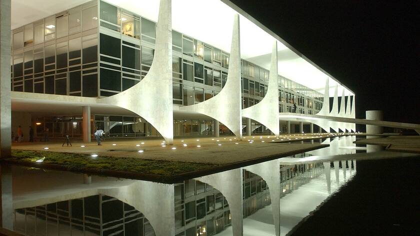 Der Palacio de Planalto, der Sitz der Präsidenten von Brasilien in der auf dem Reissbrett geplanten Hauptstadt Brasilia.