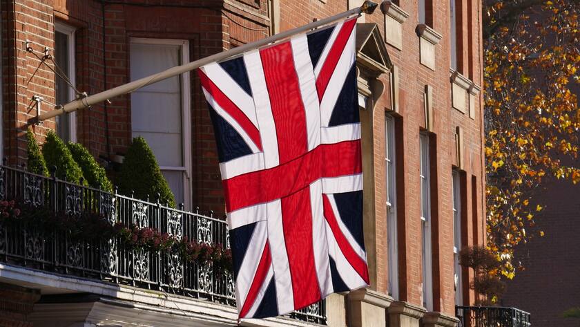 Britische Flagge an einem Gebäude im Londoner Stadtteil South Kensington.