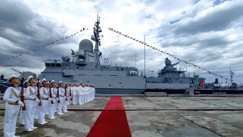 Russisches Kriegssschiff in Kerch, Krim, Russland (2023).