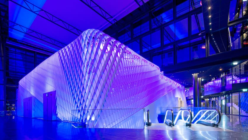 Innenraumeinrichtung von Schweizer Technologies aus Kunststoff- und Aluminium-Verbundplatten.