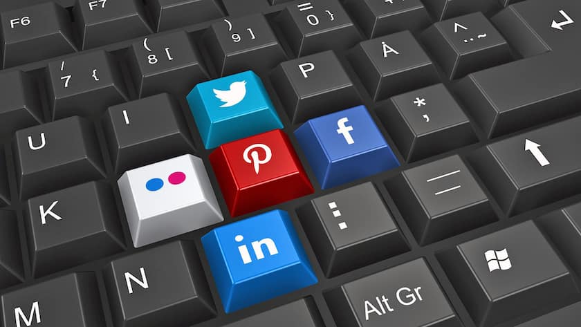 Per Mausklick überall - Social-Media-Signete von Twitter, Pinterest, Facebook, Flickr und LinkedIn