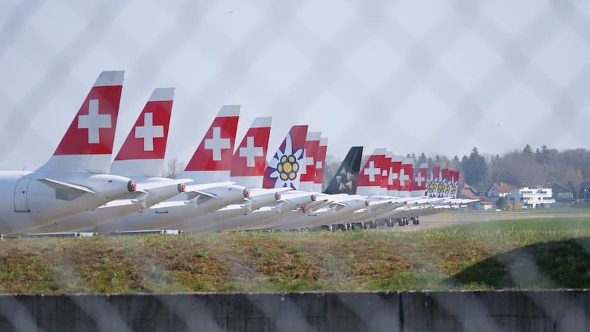 Abgestellte Swiss- und Edelweiss-Flugzeuge der A320-Familie auf dem Flugplatz Dübendorf.
