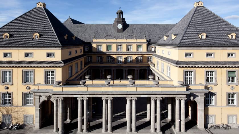 Hauptsitz der Rückversicherers Munich Re an der Königinstrasse 107 in München.