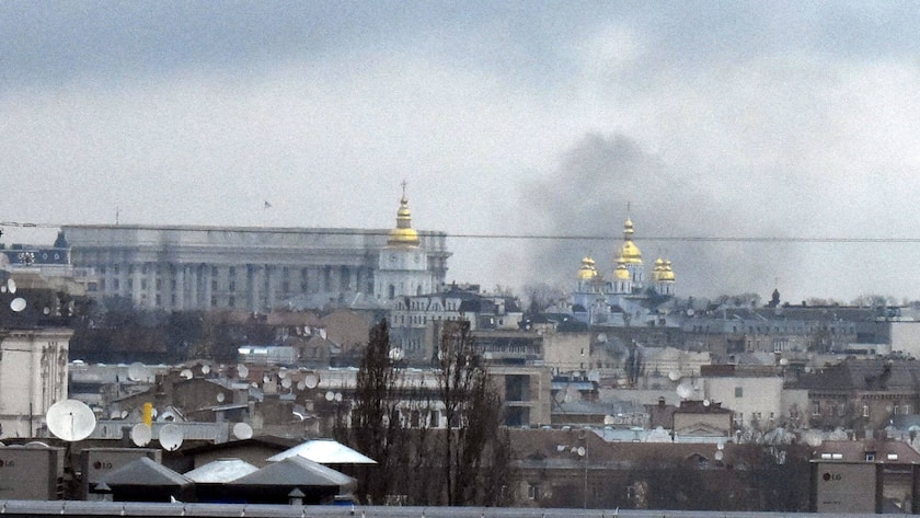 Rauchwolken über der ukraninischen Hauptstadt Kiew, 24. Februar 2022.