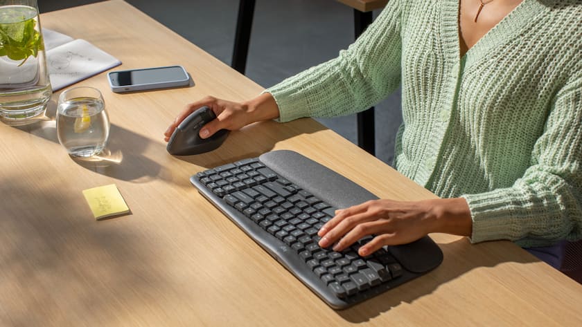 Eine Tastatur und Maus von Logitech.
