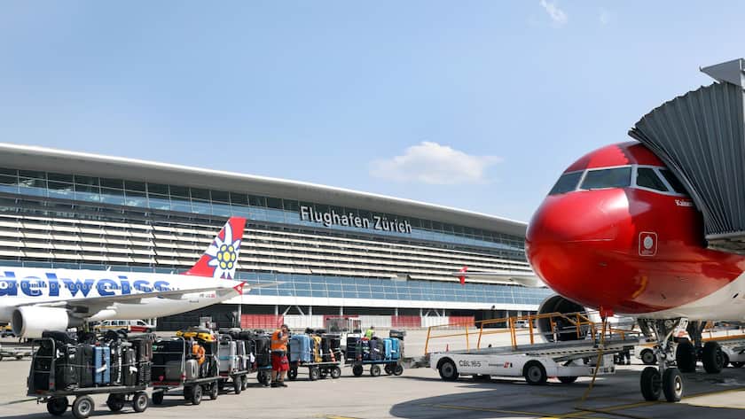 Edelweissflugzeug am Flughafen Zürich.